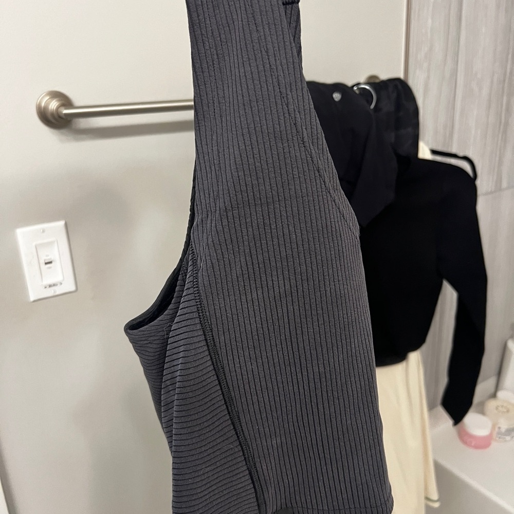 Lululemon Street Tank - Picture 2 of 2
